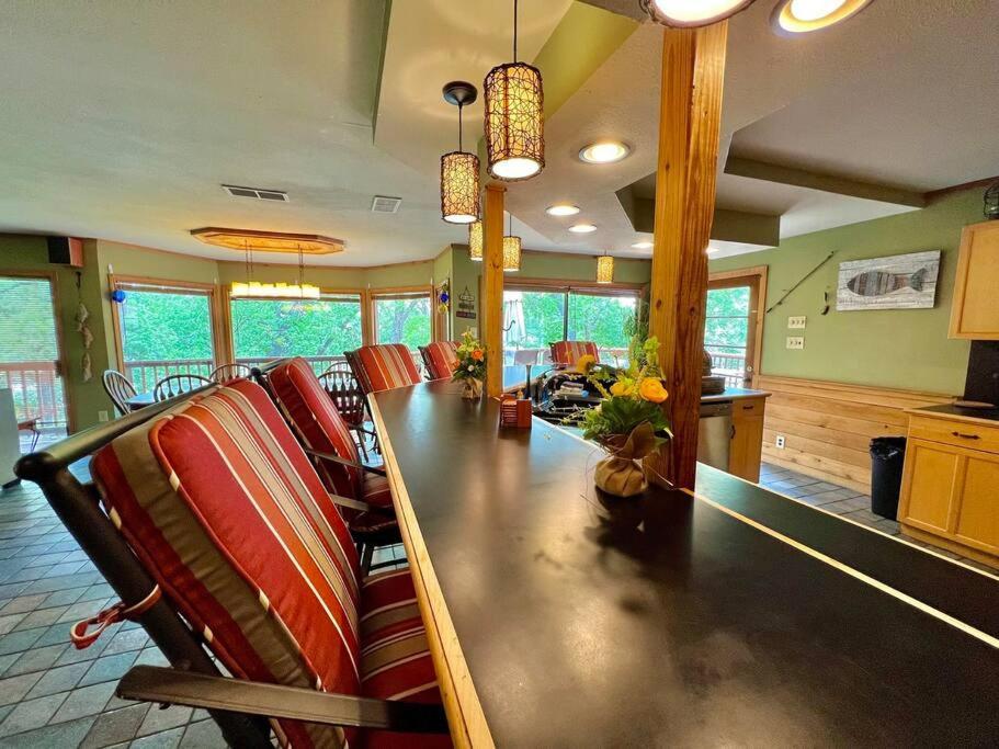 The River Haven - Sleeps 32 - On Guadalupe River Seguin Zewnętrze zdjęcie