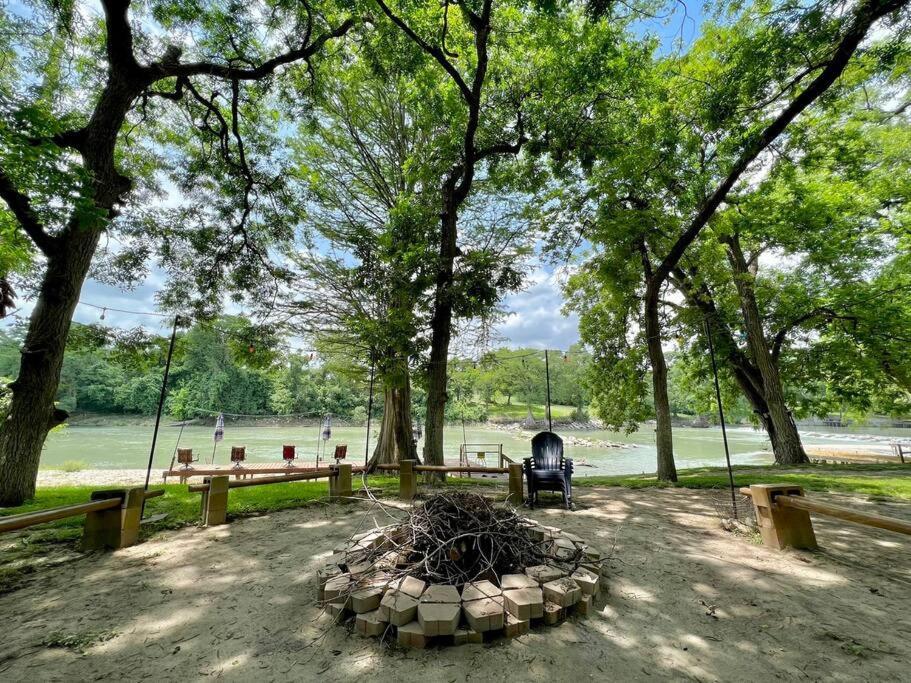 The River Haven - Sleeps 32 - On Guadalupe River Seguin Zewnętrze zdjęcie