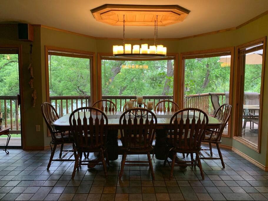 The River Haven - Sleeps 32 - On Guadalupe River Seguin Zewnętrze zdjęcie