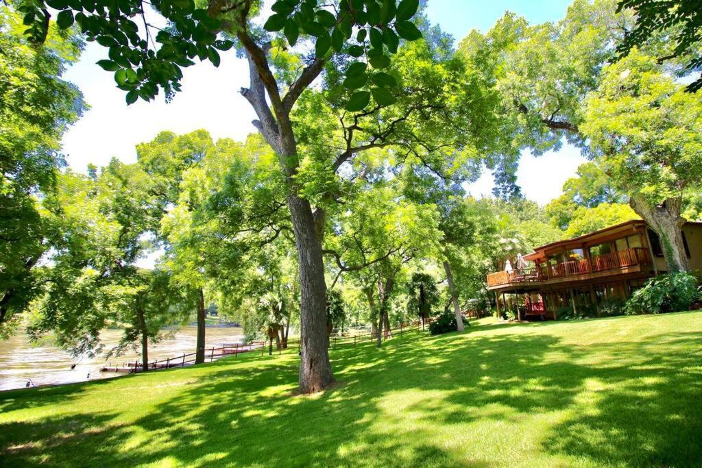 The River Haven - Sleeps 32 - On Guadalupe River Seguin Zewnętrze zdjęcie
