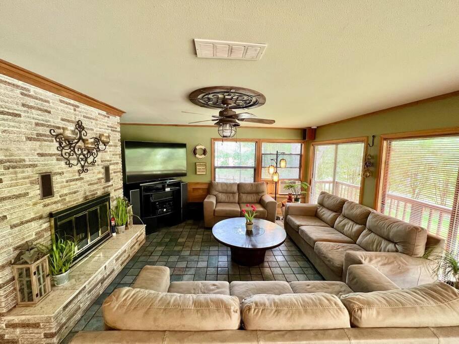 The River Haven - Sleeps 32 - On Guadalupe River Seguin Zewnętrze zdjęcie