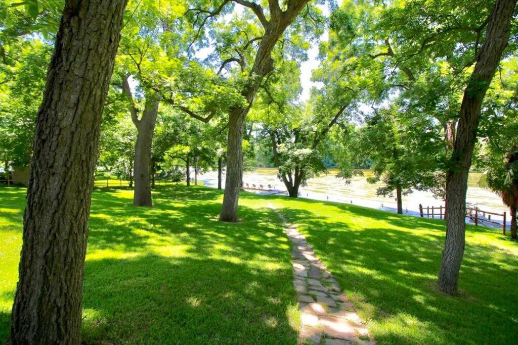 The River Haven - Sleeps 32 - On Guadalupe River Seguin Zewnętrze zdjęcie