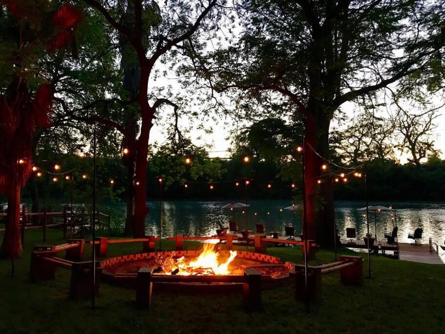 The River Haven - Sleeps 32 - On Guadalupe River Seguin Zewnętrze zdjęcie